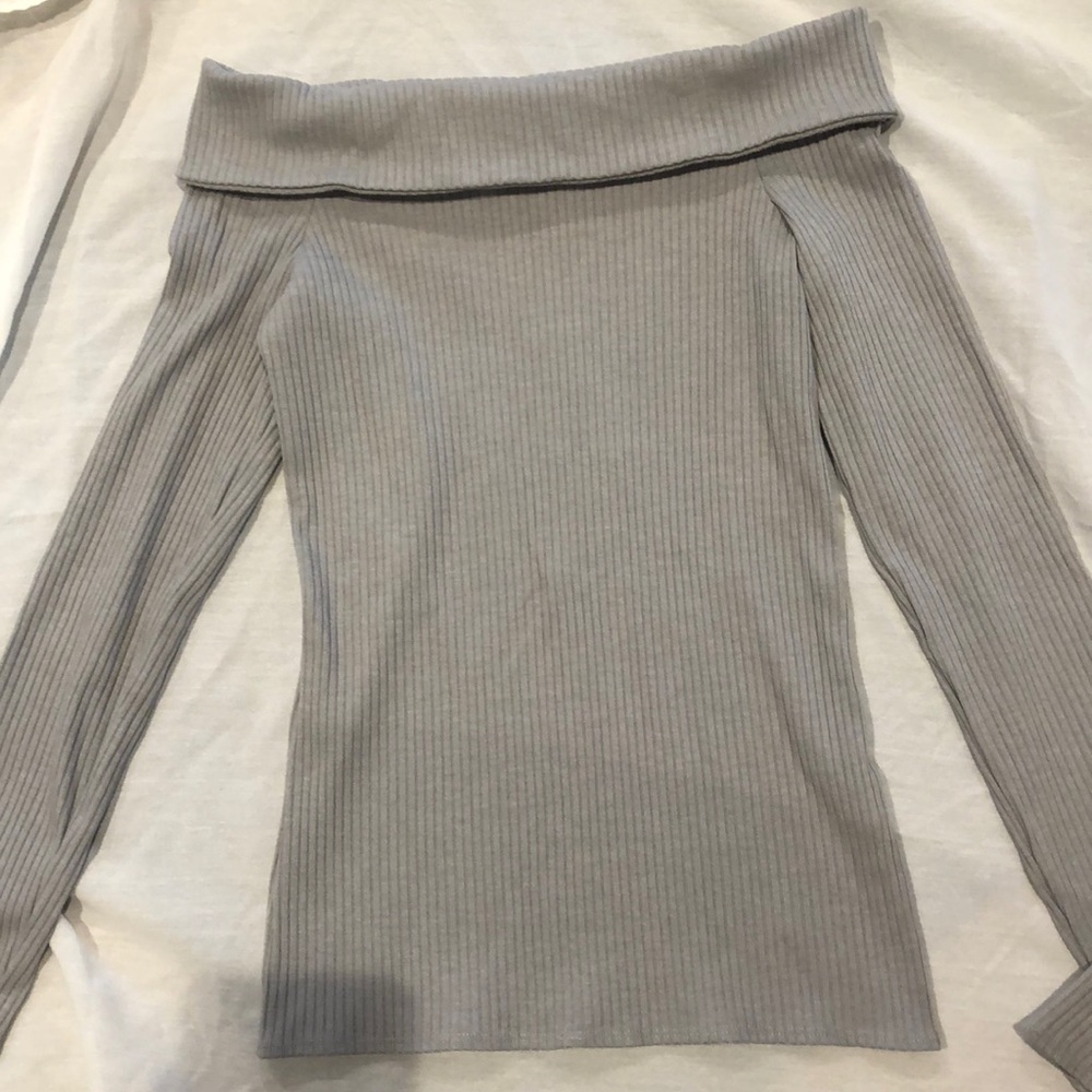 Rubbed off the shoulder long sleeve